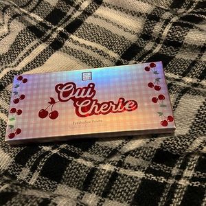 The Beauty Crop Oui Cherie Palette NWT